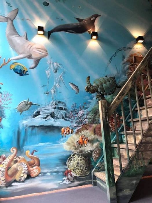 meo-trang-tri-vach-tuong-cau-thang-1